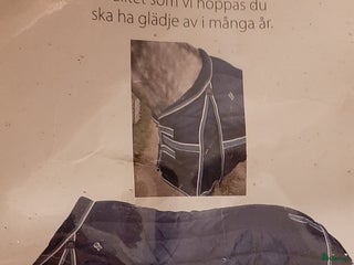 Täcken hästutrustning till salu: Hansson stalltäcke 400 gr stl 125 i Tyresö - Annons 1