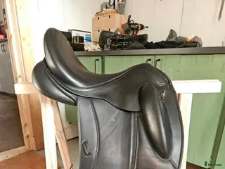 Sadlar hästutrustning Santa cruz ariel dressyrsadel i Trekanten - Annons 4