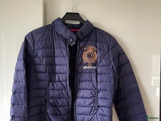 Jackor & Kavajer ryttarutrustning till salu: Gina Tricot Falsterbo Lättviktsjacka i Ängelholm - Annons 24