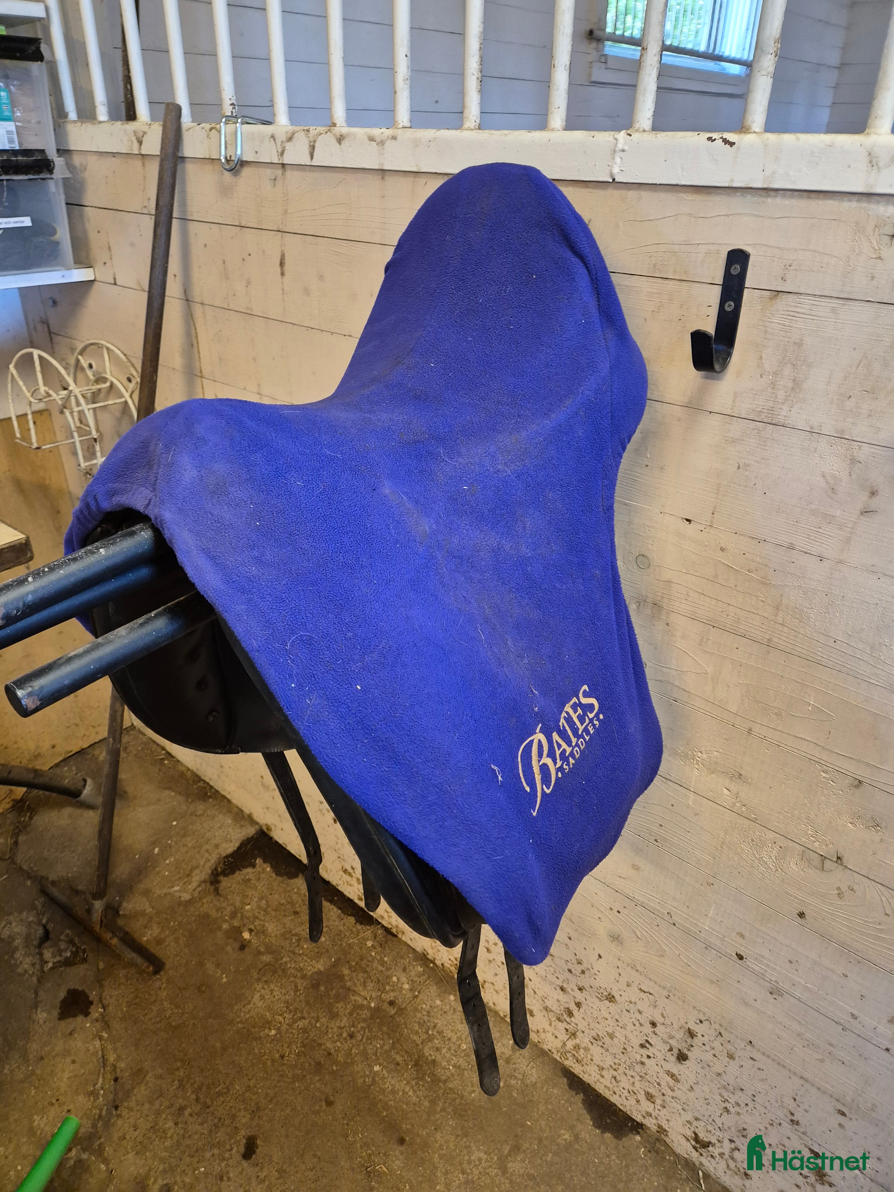 Sadlar hästutrustning till salu: Dressyrsadel Bates cair i Lyckeby - Annons 23