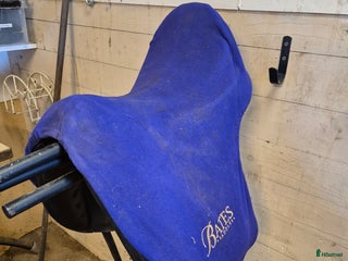 Sadlar hästutrustning till salu: Dressyrsadel Bates cair i Lyckeby - Annons 23