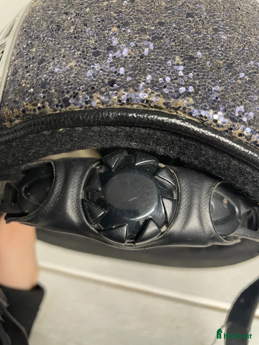 Hjälmar ryttarutrustning till salu: Hjälm i storken 55-57 - Annons 7