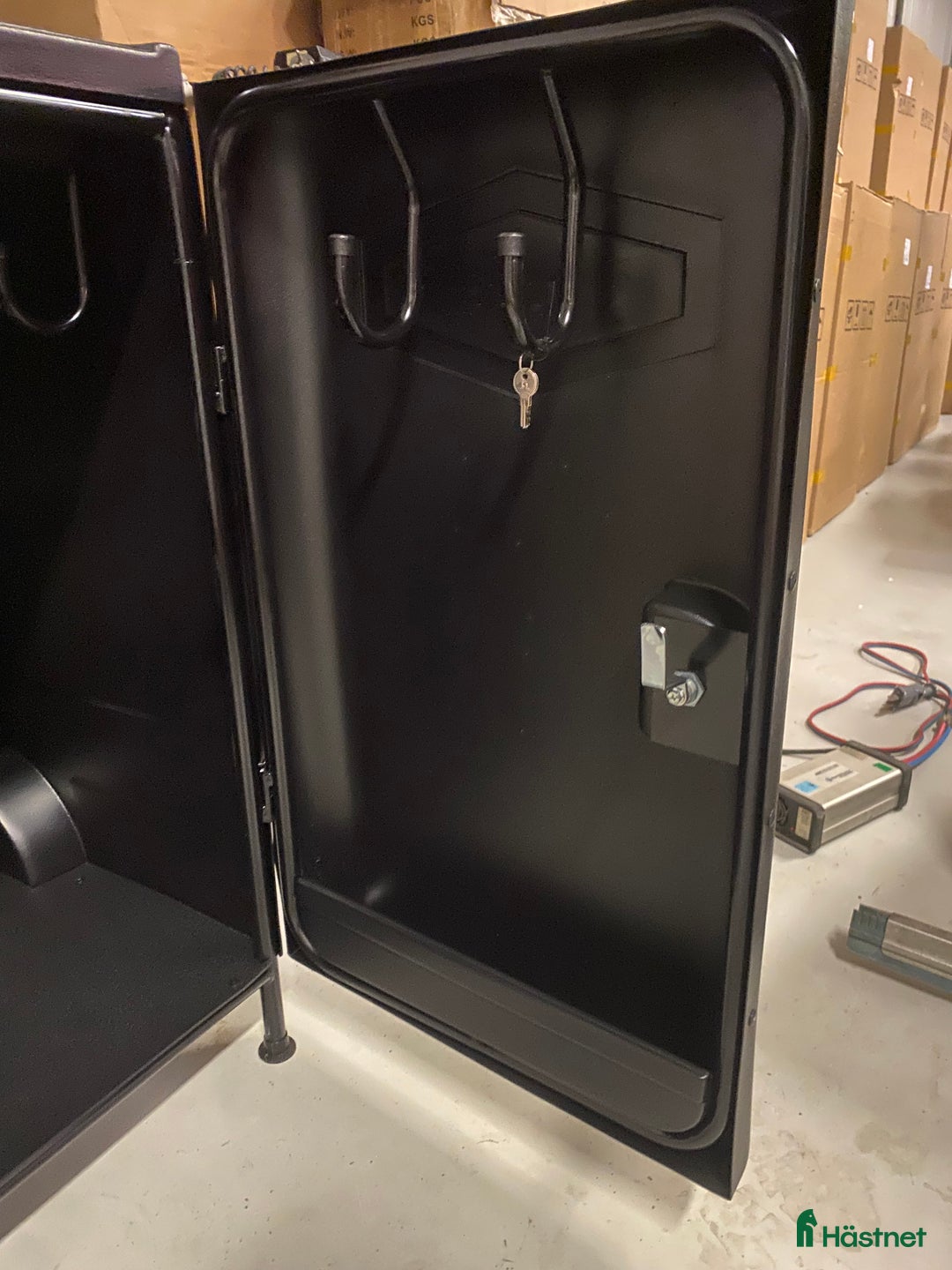 Övrig Hästutrustning hästutrustning till salu: Sadelskåp med riktig sadelhängare i Ytterby - Annons 5