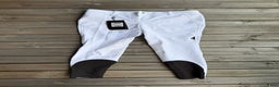 Ridbyxor ryttarutrustning till salu: Equiline vita knäskodda ridbyxor i Lund - Annons 1