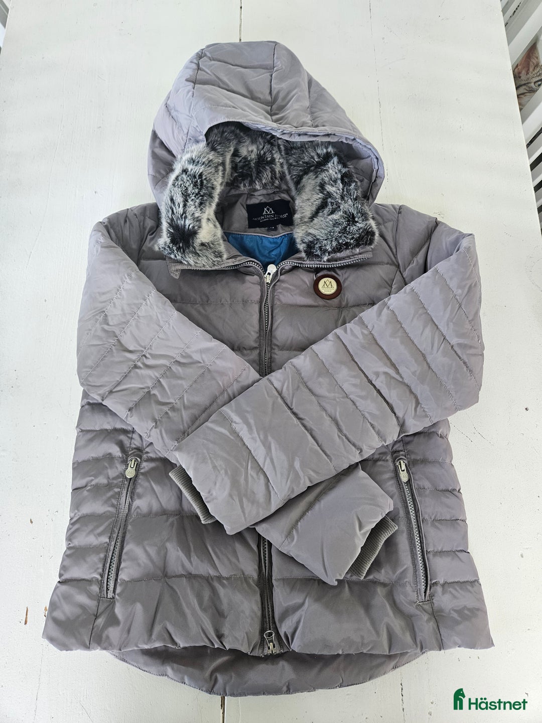 Jackor & Kavajer ryttarutrustning till salu: Ljusgrå höst/vinterjacka från Mountain Horse  i Härnösand - Annons 1