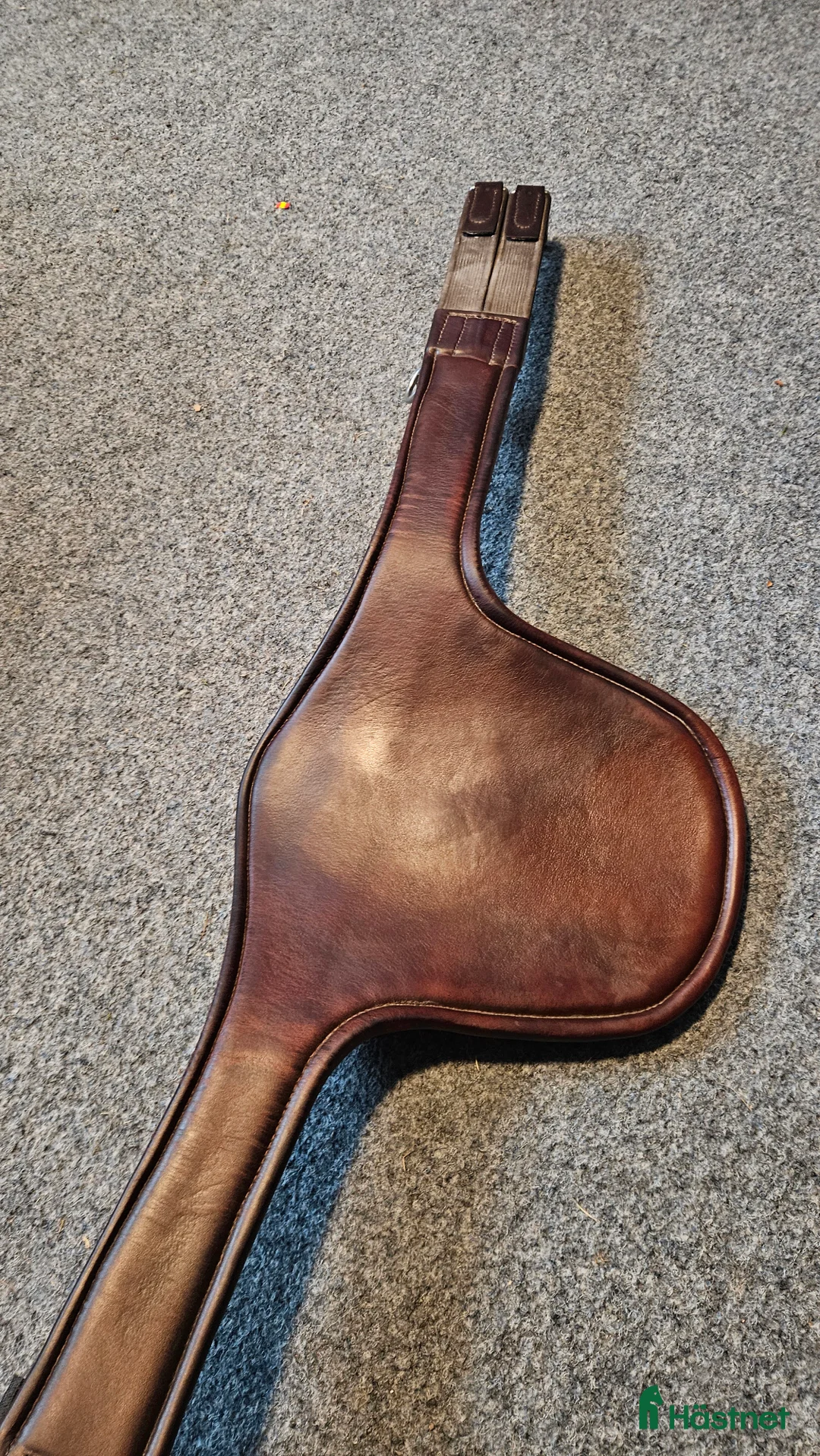 Sadeltillbehör hästutrustning till salu: Brun sadelgjord med magplatta 130 cm - Annons 2