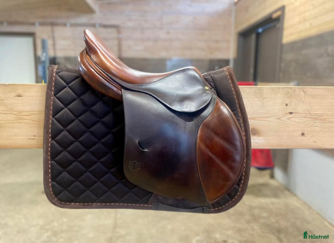 Sadlar hästutrustning till salu: Bruno Delgrange sadel säljes  i Gävle - Annons 2