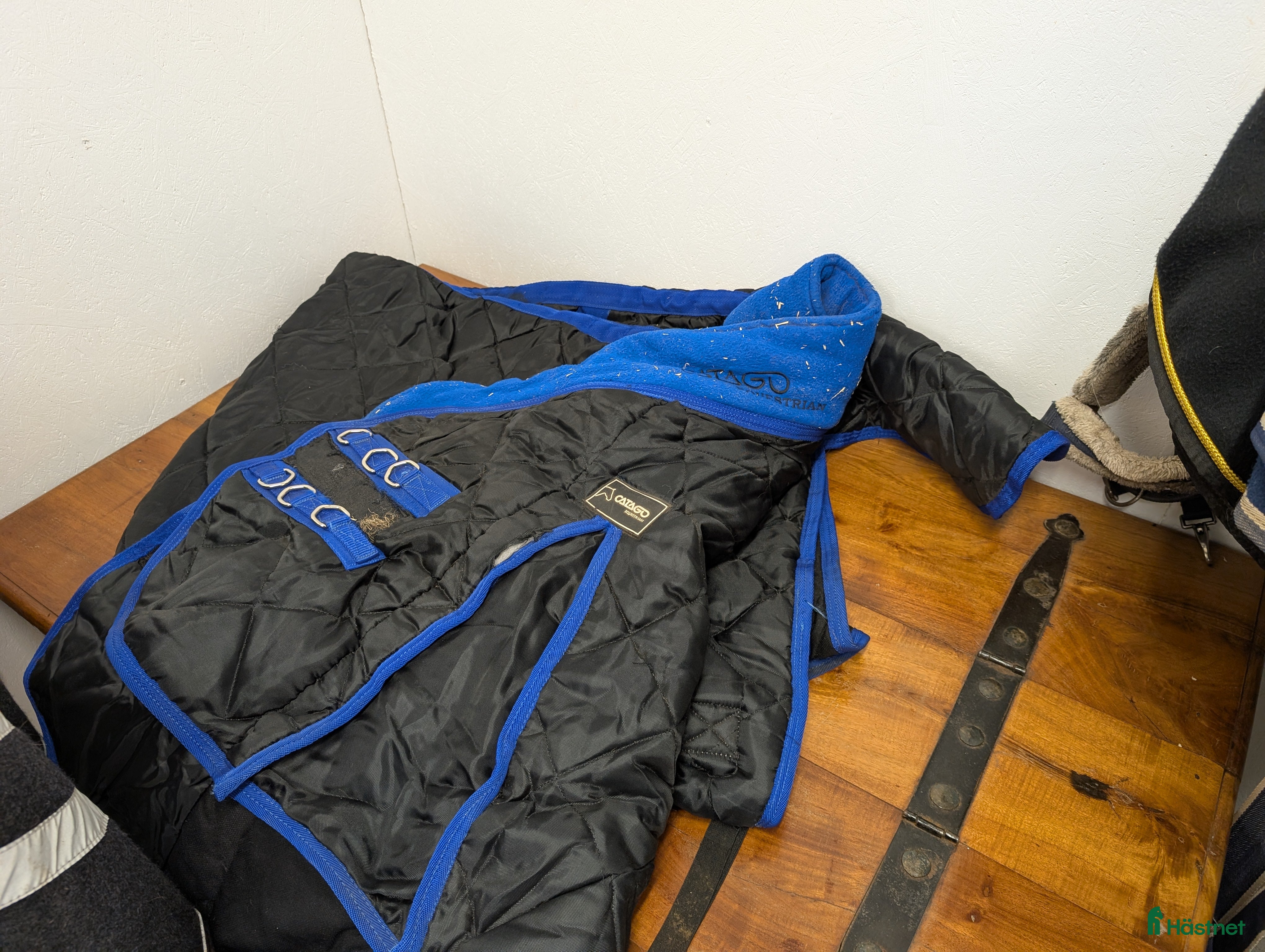 Täcken hästutrustning till salu: Catago stalltäcke 300gram stl 155 i Ljungbyholm - Annons 1