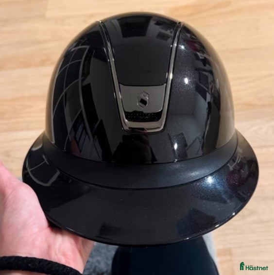 Hjälmar ryttarutrustning till salu: Miss Shield Glossy 2.0 Black Chrome - Annons 1