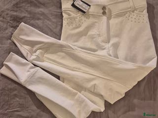 Ridbyxor ryttarutrustning till salu: Ett par oanvända vit ridbyxor! i Boden - Annons 24