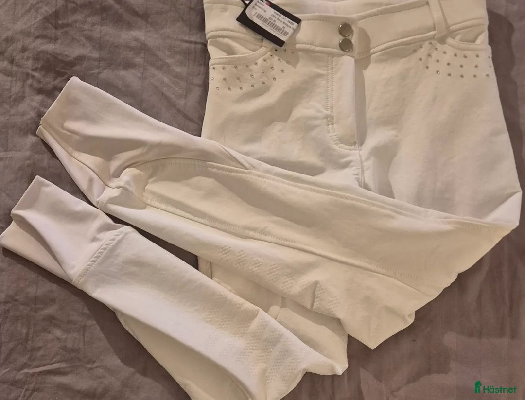 Ridbyxor ryttarutrustning till salu: Ett par oanvända vit ridbyxor! i Boden - Annons 1