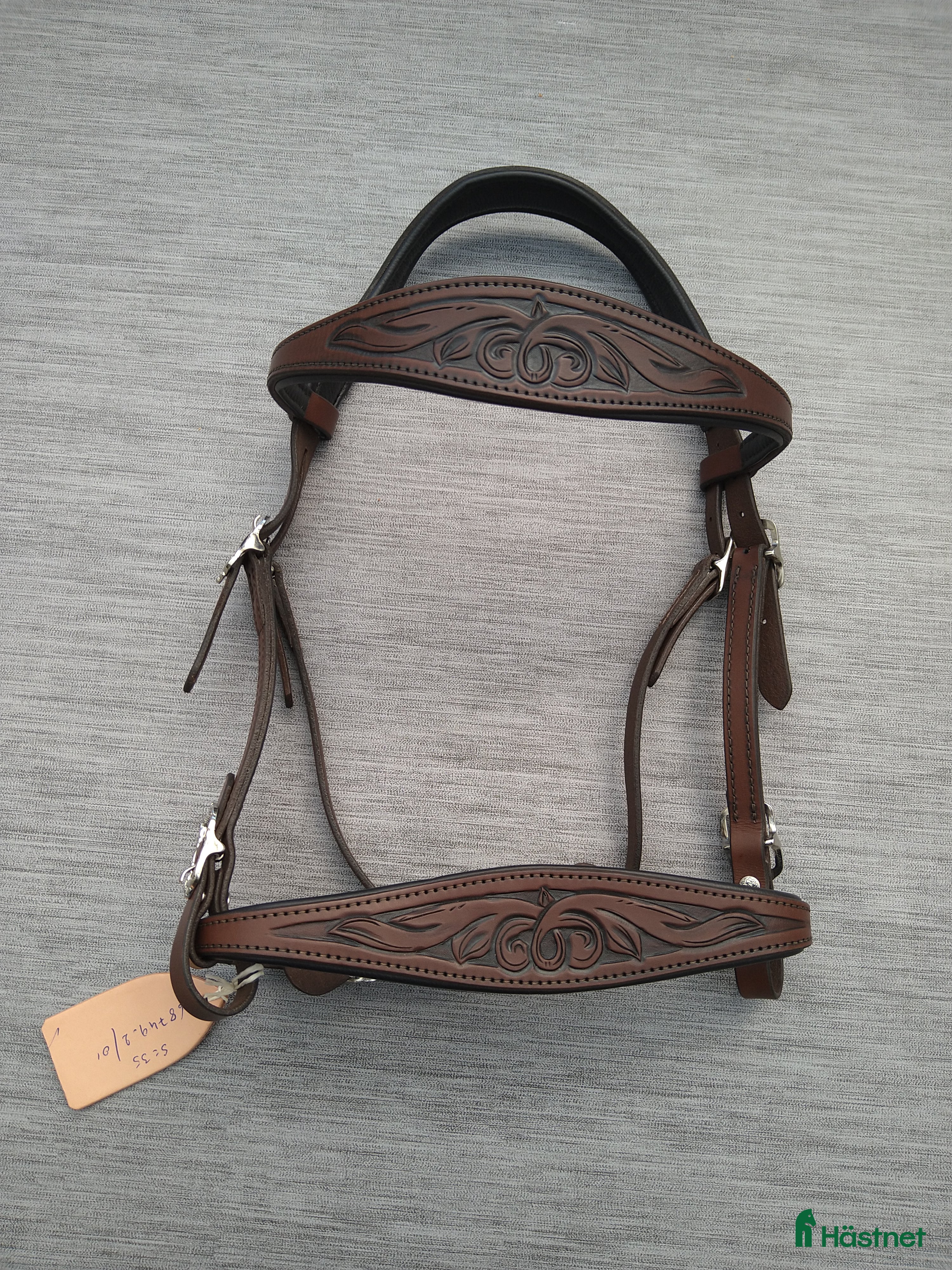 Träns hästutrustning till salu: huvudlag, brösta, schabrak, zalea i Härnösand - Annons 24