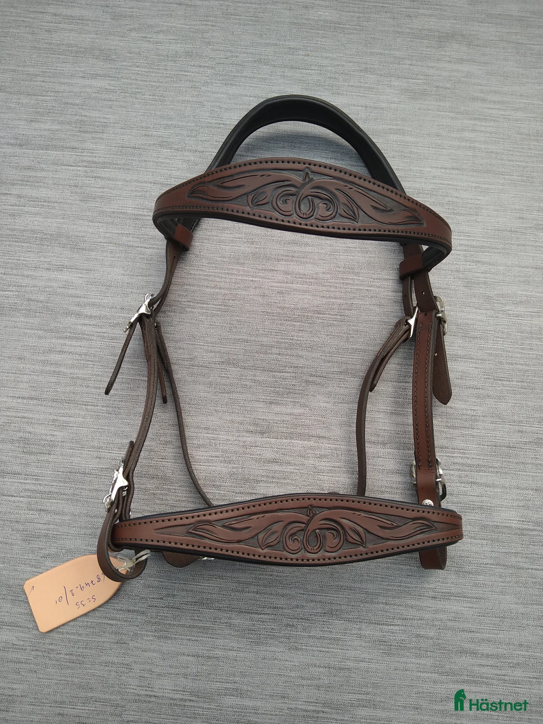 Träns hästutrustning till salu: huvudlag, brösta, schabrak, zalea i Härnösand - Annons 1