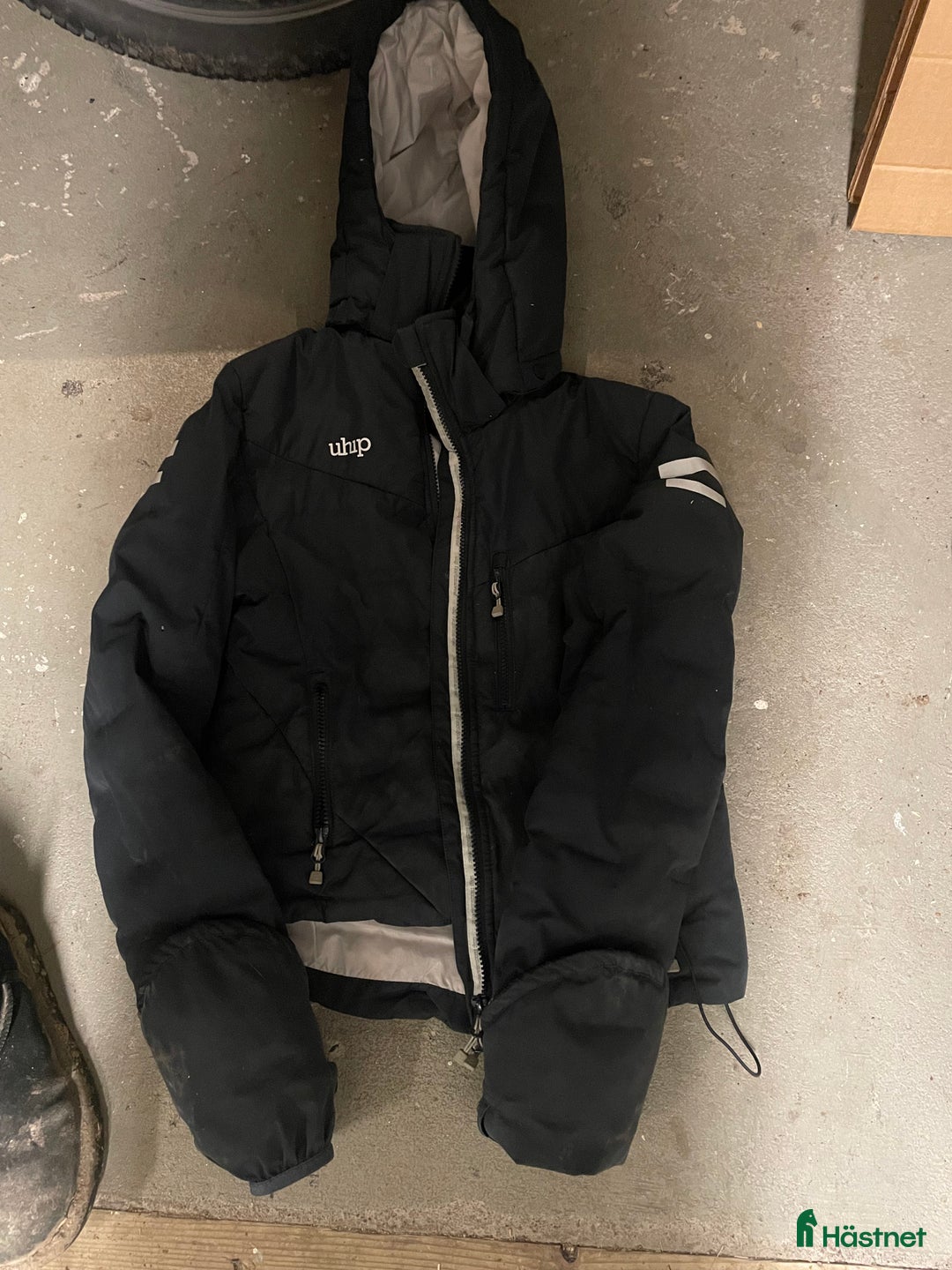 Jackor & Kavajer ryttarutrustning till salu: Uhip jacka i Skattkärr - Annons 1