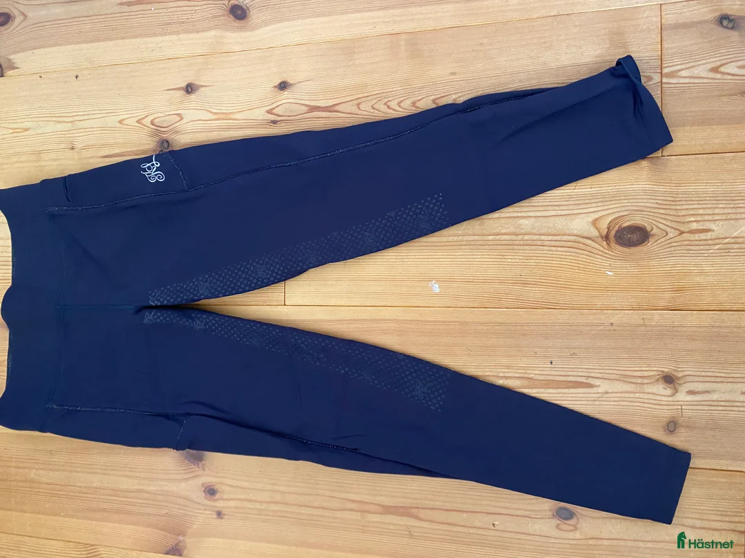 Ridbyxor ryttarutrustning till salu: Fina Kingsland ridbyxor i Brålanda - Annons 2