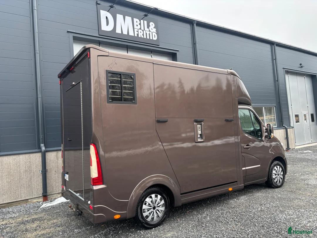 Hästlastbilar  fordon & transport till salu: Välvårdad B-kortsbil 3 sits med hög lastvikt  - Annons 2