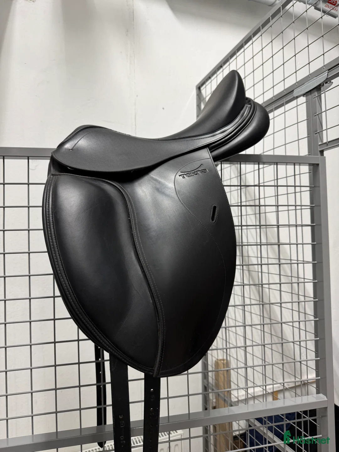 Sadlar hästutrustning till salu: Tekna S-line dressyrsadel - Annons 1