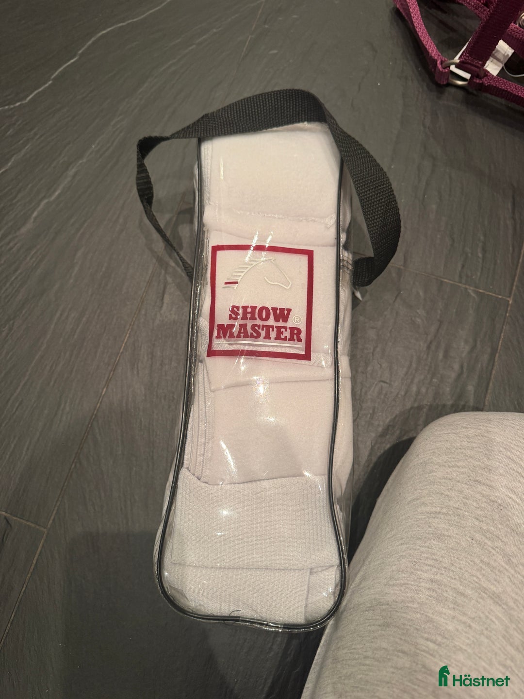 Benskydd hästutrustning till salu: Lindor från show master  i Saltsjö-Boo - Annons 1