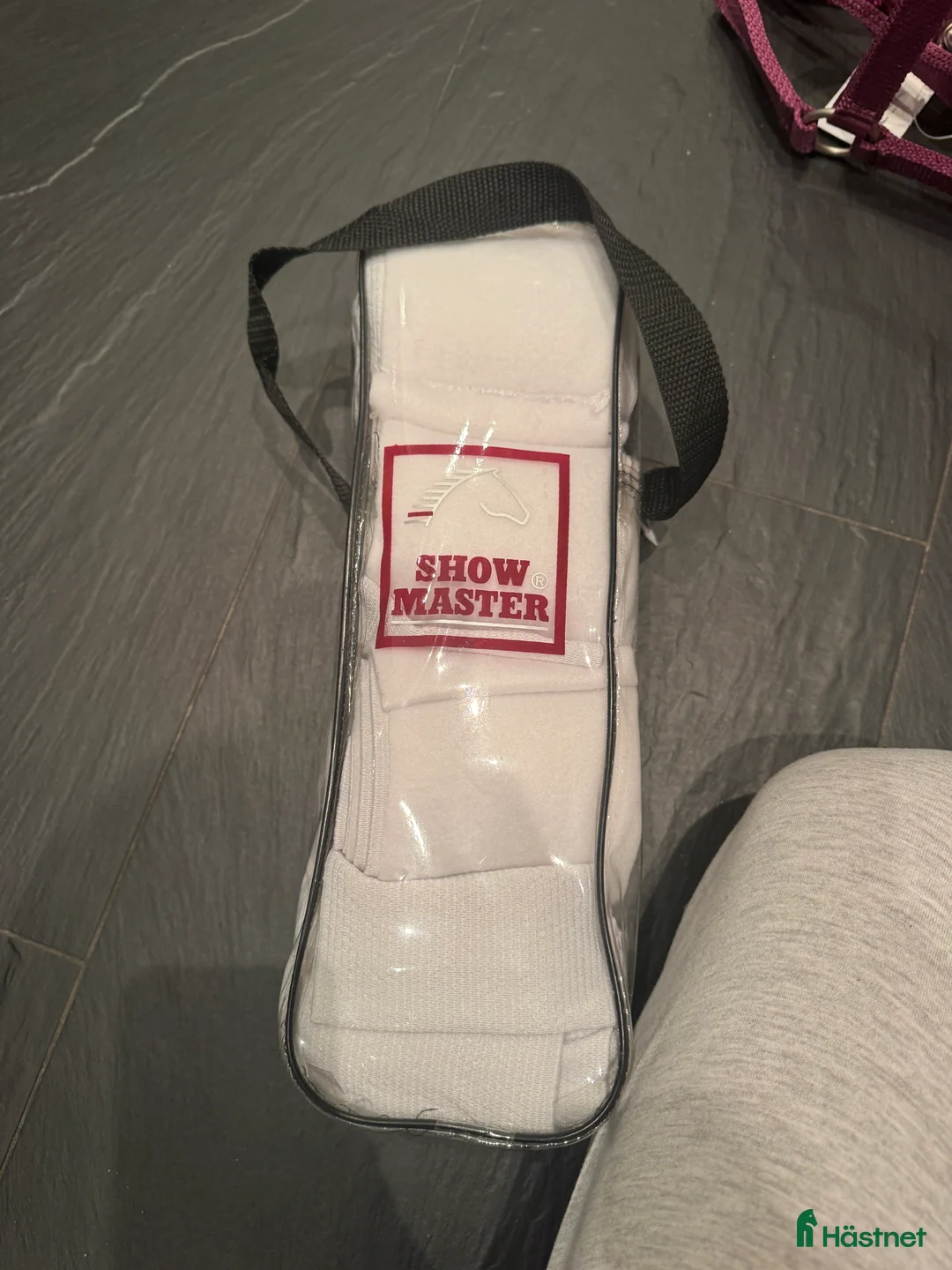 Benskydd hästutrustning till salu: Lindor från show master  i Saltsjö-Boo - Annons 1