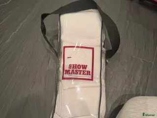 Benskydd hästutrustning till salu: Lindor från show master i Saltsjö-Boo - Annons 1