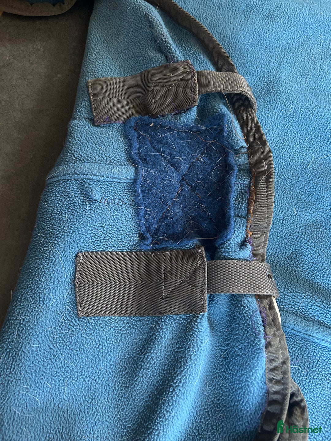 Täcken hästutrustning till salu: Fleecetäcken med hals och Anky lindor - Annons 2