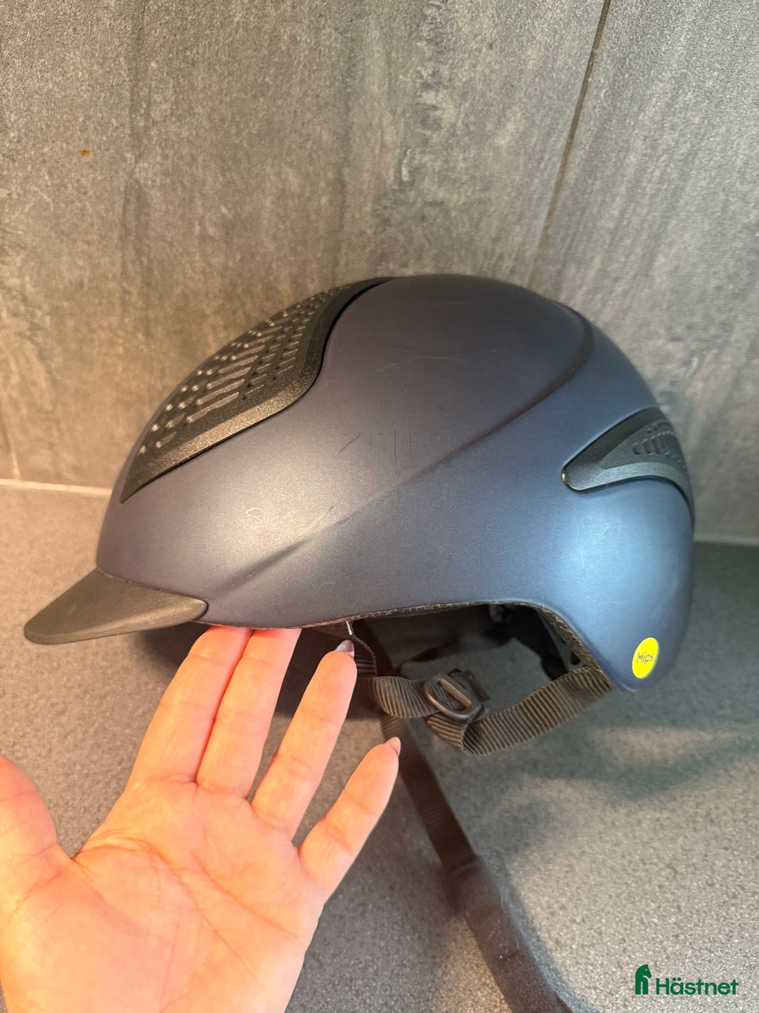 Hjälmar ryttarutrustning till salu: Exxential III MIPS ridhjälm i Malmö - Annons 2