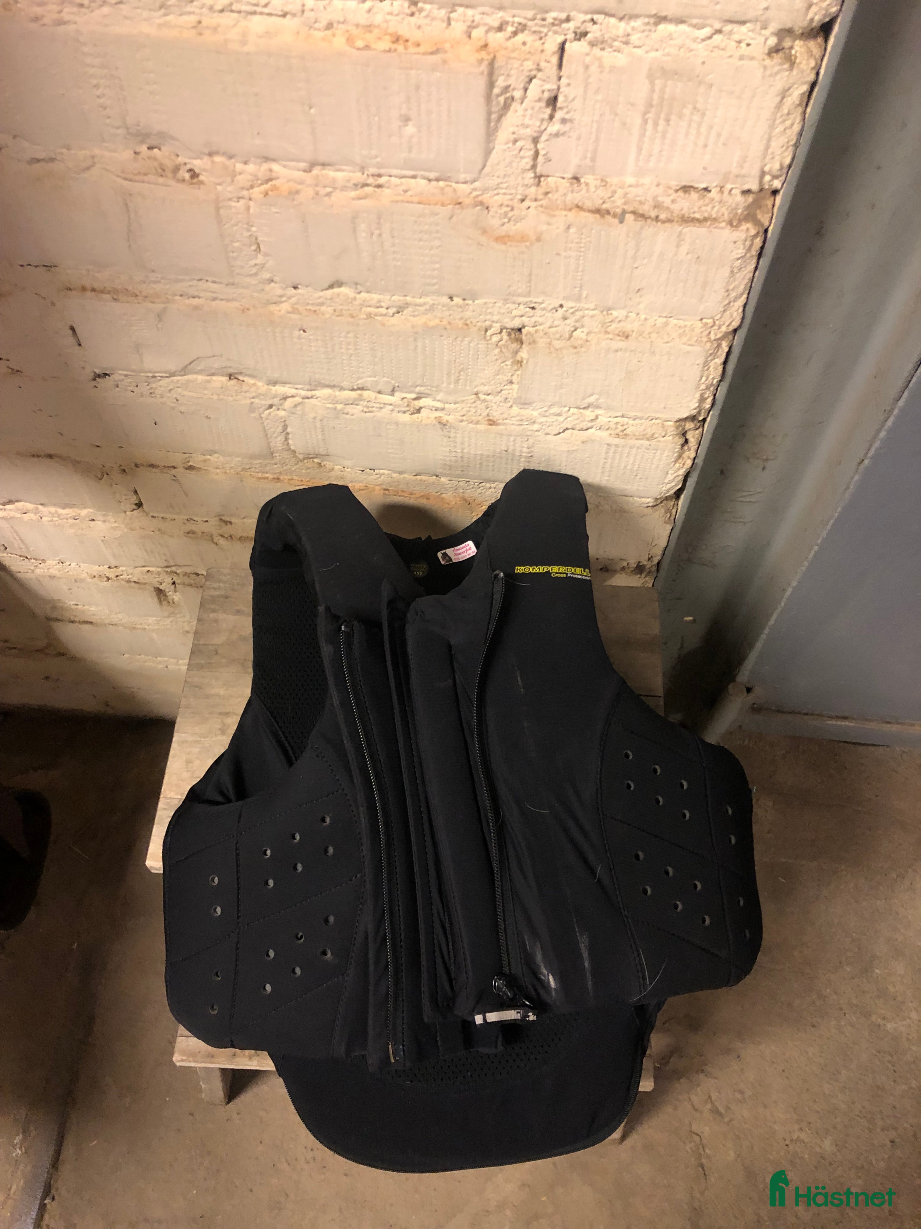 Säkerhetsvästar ryttarutrustning till salu: Fin säkerhets väst i Östersund - Annons 5
