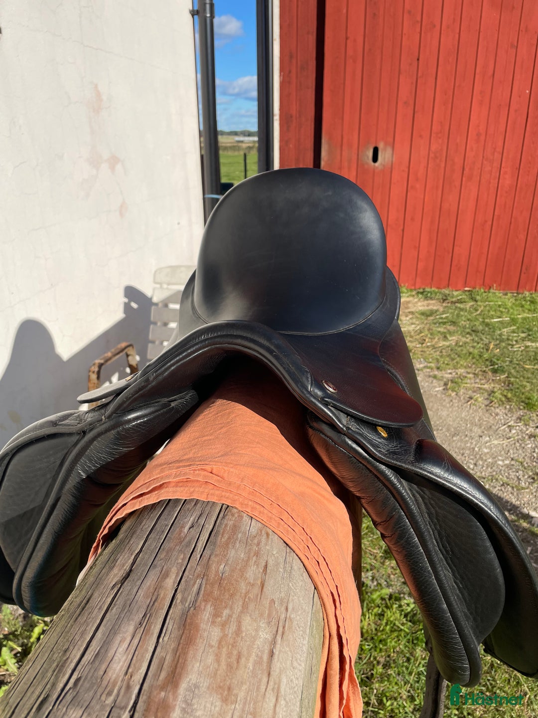 Sadlar hästutrustning till salu: Dressyrsadel i mycket fint skick  i Sala - Annons 7