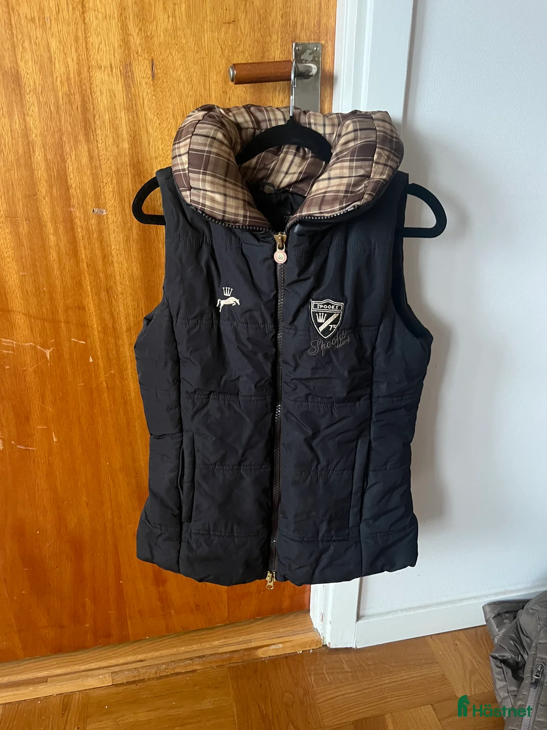 Övrigt Ridkläder ryttarutrustning till salu: Spooks väst  i Lidingö - Annons 1