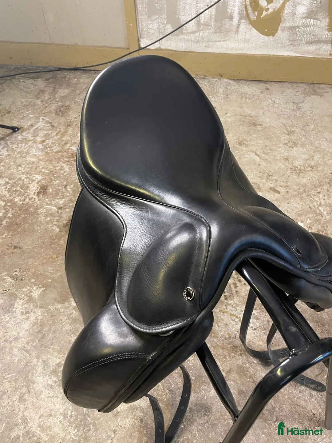 Sadlar hästutrustning till salu: Superfin & sparsamt använd Töltrider Vals 17”  - Annons 6