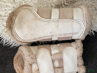 Benskydd hästutrustning till salu: Dressyrskydd i Pålsboda - Annons 24