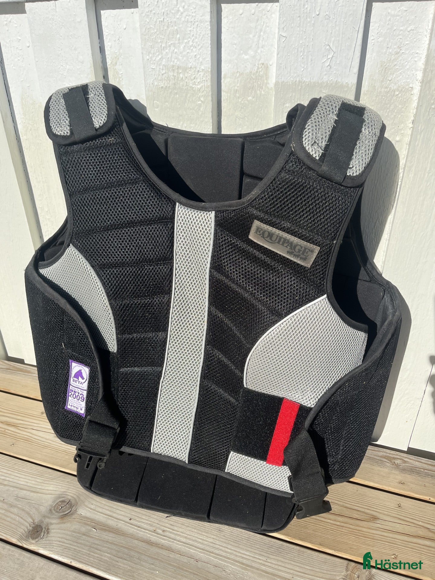 Säkerhetsvästar ryttarutrustning till salu: Equipage  Flexibelt kroppsskydd Ridväst Beta   i Ödsmål - Annons 23