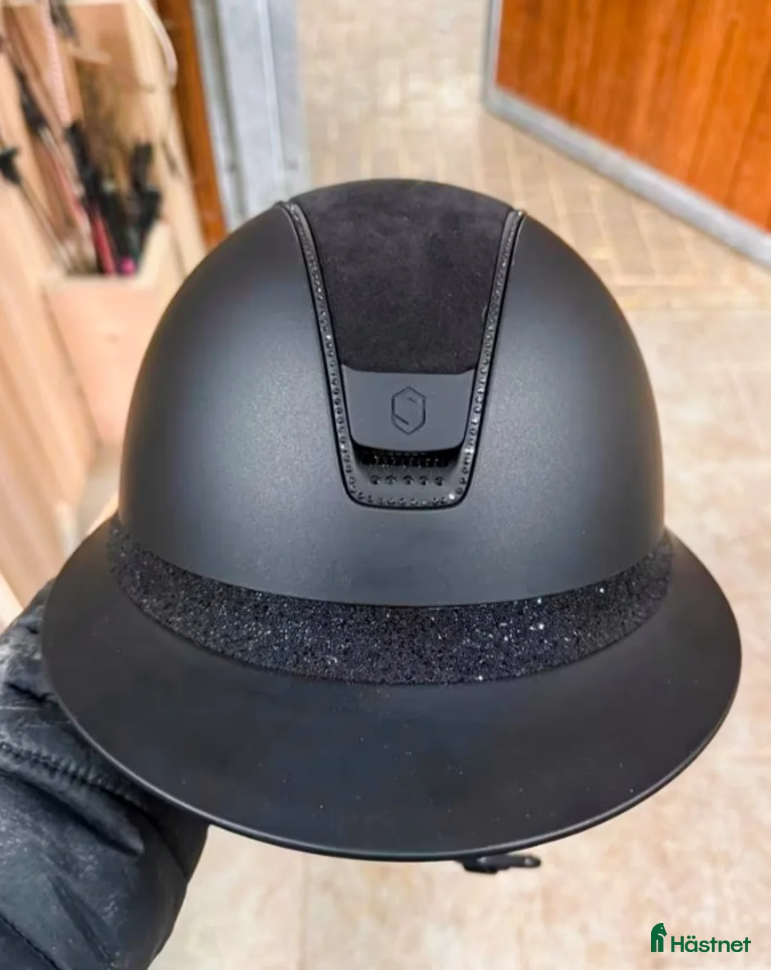 Hjälmar ryttarutrustning till salu: Miss Shield 2.0 Shadowmatt S - Annons 1