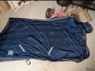 Täcken hästutrustning till salu: Nytt svetttäcke/ nättäcke i Skepplanda - Annons 4