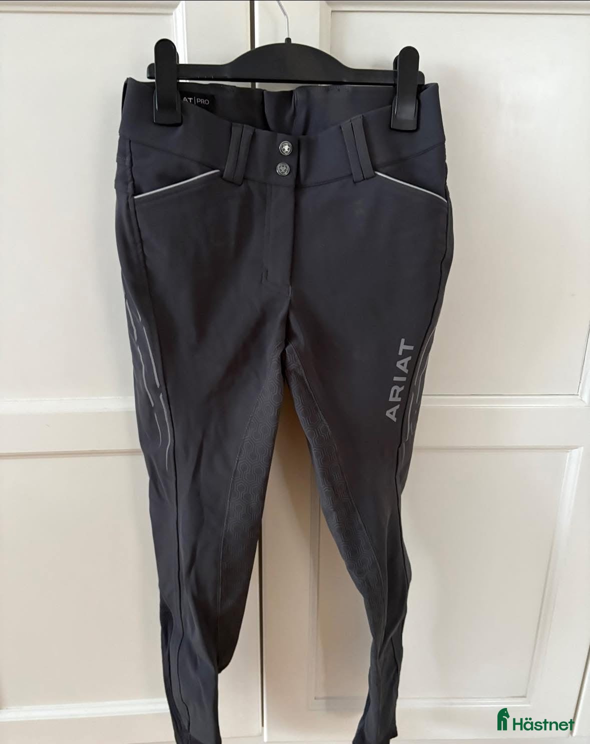 Ridbyxor ryttarutrustning till salu: Ariat ridbyxor till salu i Lidingö - Annons 1