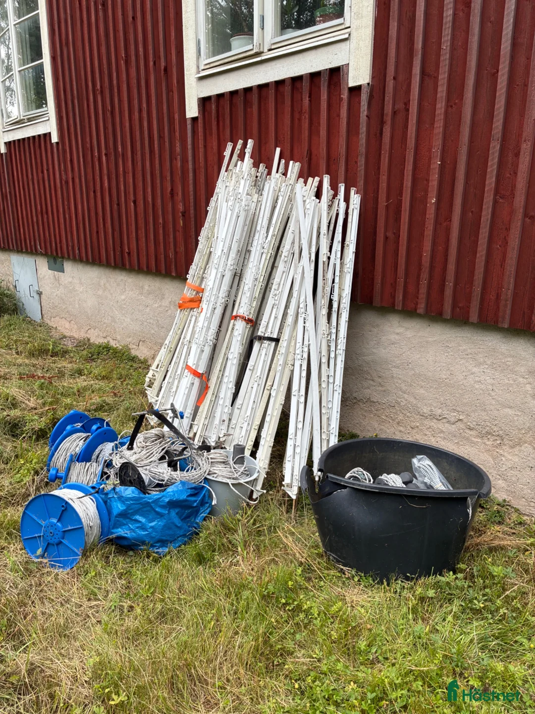 Stallinredning, stängsel & gård övrig utrustning till salu: Hagmaterial, stolpar, tråd, elastiska grindar - Annons 2