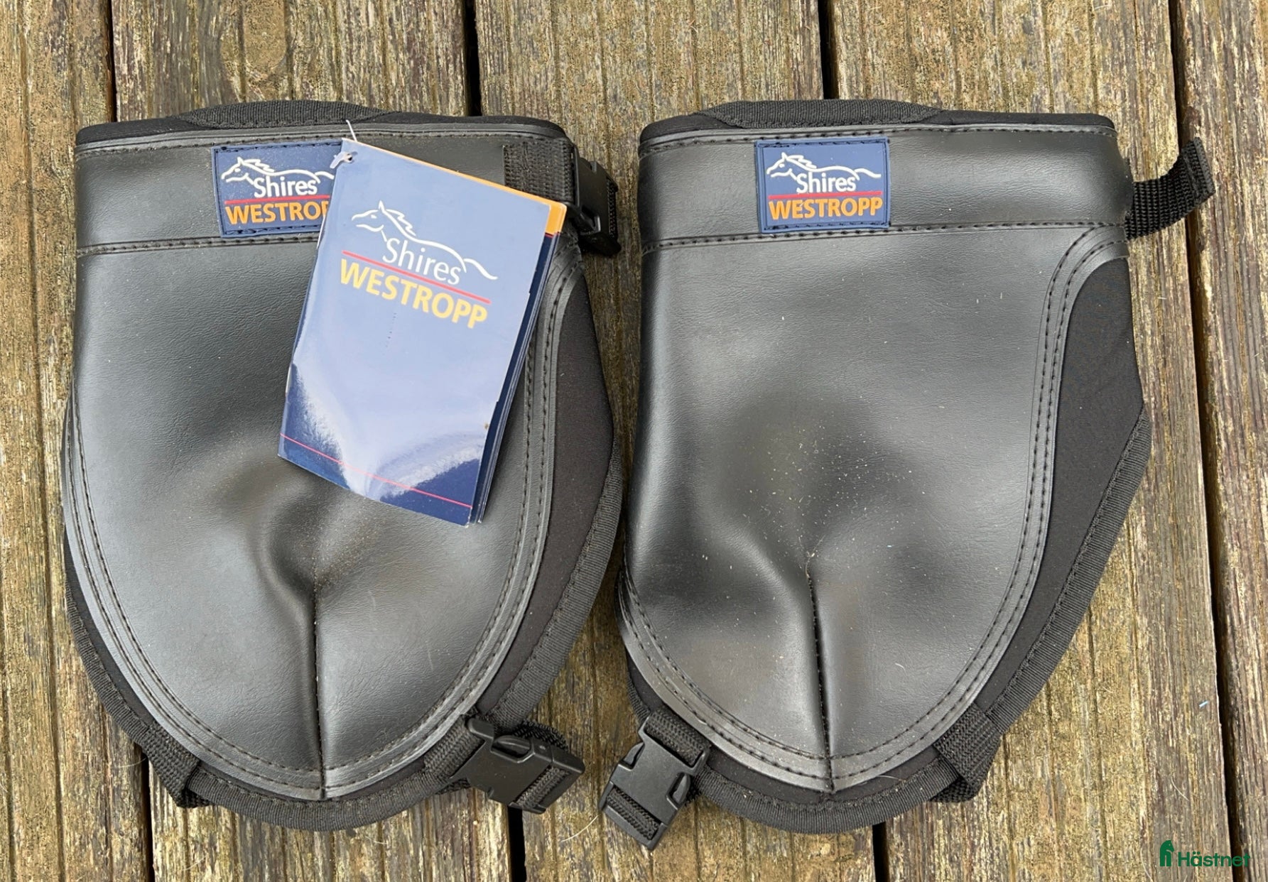 Benskydd hästutrustning till salu: Shires knäskydd i Vallentuna - Annons 1