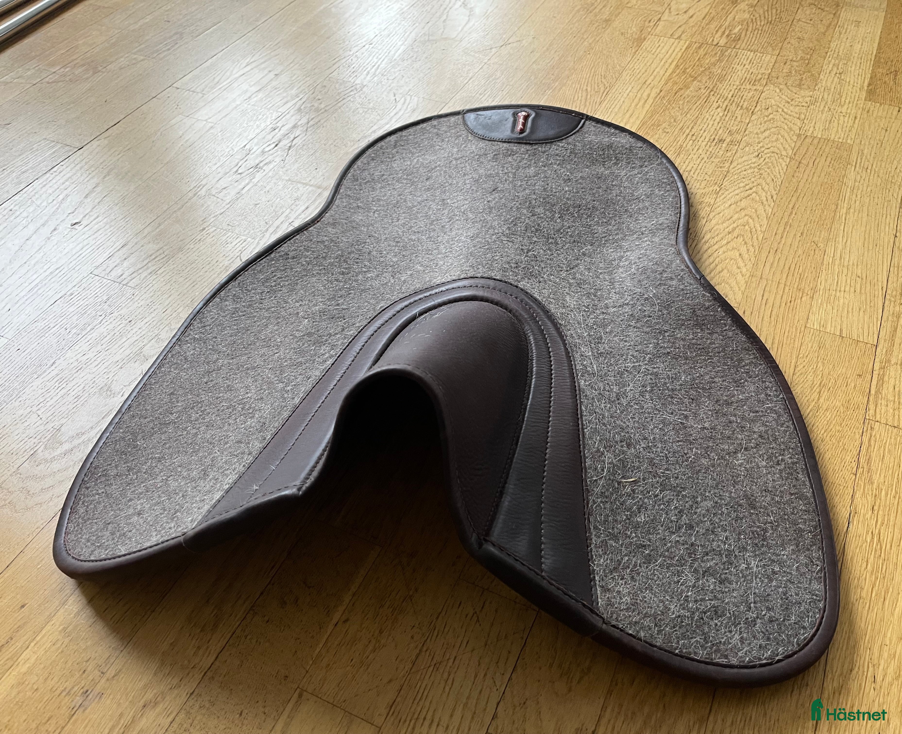 Sadeltillbehör hästutrustning Equipe filtpadd i Vallentuna - Annons 1