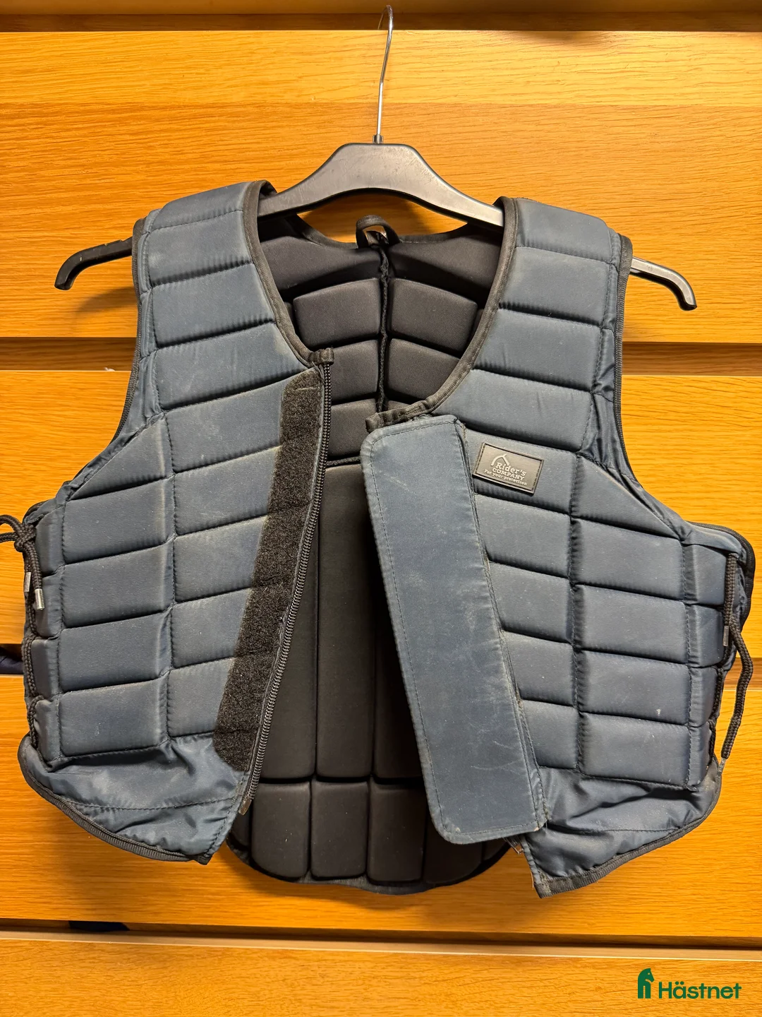 Säkerhetsvästar ryttarutrustning till salu: Säkerhetsväst strl. 12 i Skänninge - Annons 2