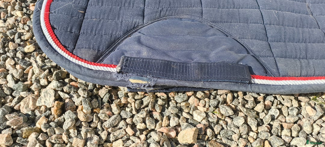 Schabrak & Vojlockar hästutrustning till salu: Olika schabrak från oanvända till begagnade i Lödöse - Annons 3