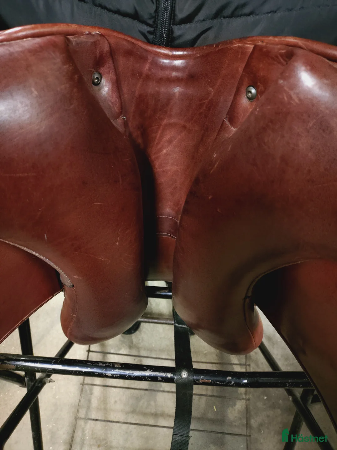 Sadlar hästutrustning till salu: Snygg sadel i härlig färg i Kungälv - Annons 7