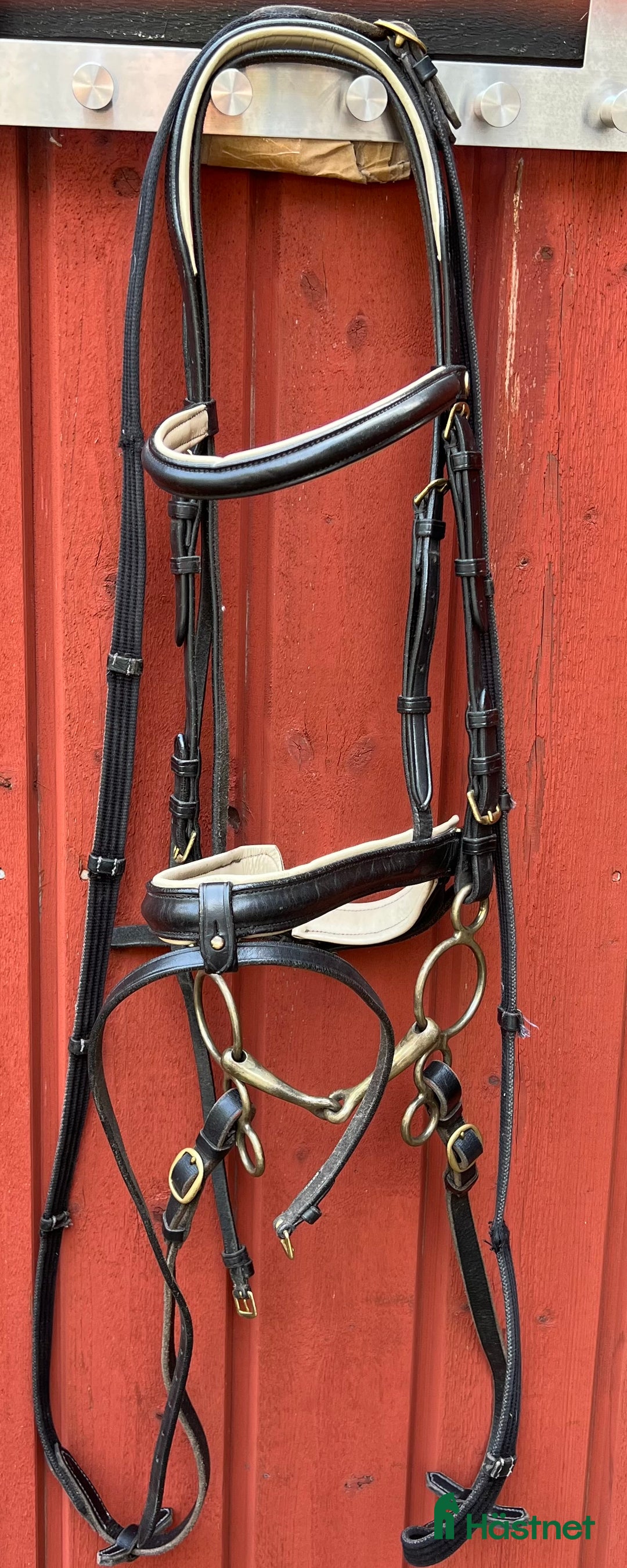 Träns hästutrustning till salu: Träns, bett, tyglar och diverse tränsdelar i Sandviken - Annons 1