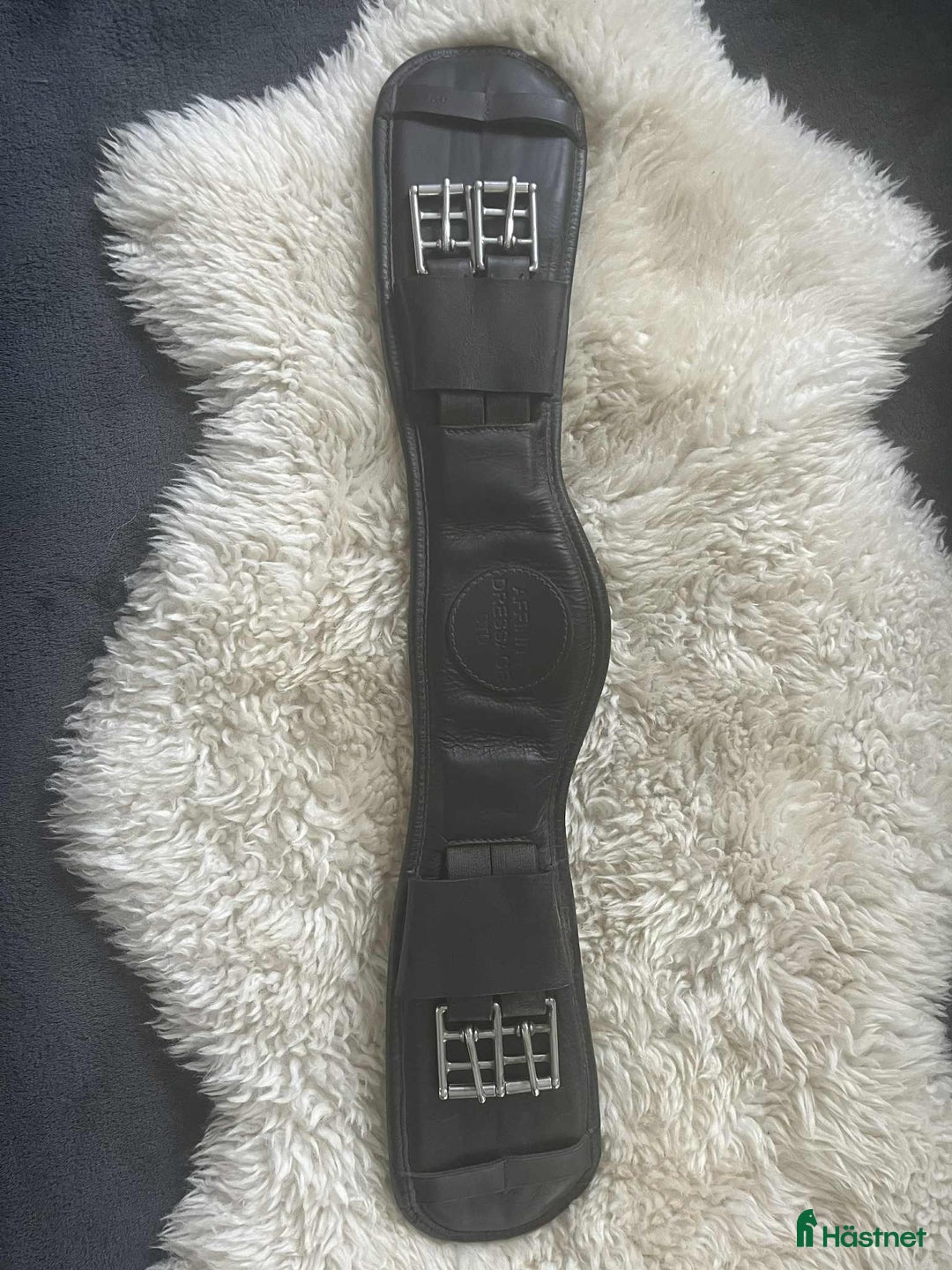 Sadeltillbehör hästutrustning till salu: Brun Dressyrsadelgjord Affinity STD stl 50 i Värmdö - Annons 1