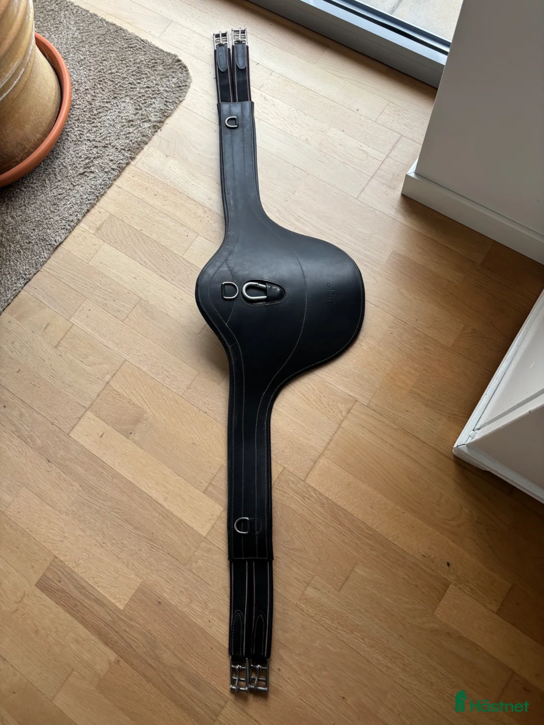 Sadeltillbehör hästutrustning till salu: Lippo hoppgjord magplatta - Annons 1