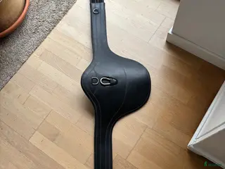 Sadeltillbehör hästutrustning Lippo hoppgjord magplatta - Annons 1