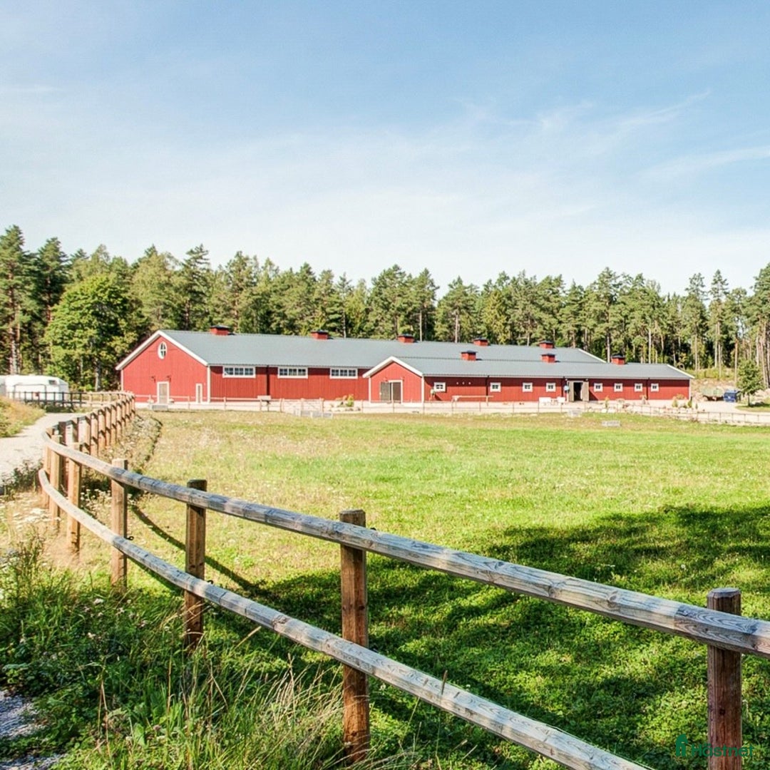  hästgårdar till salu: Charmigt stall i lantlig idyll, vackert renoverat! i Edsbro - Annons 1