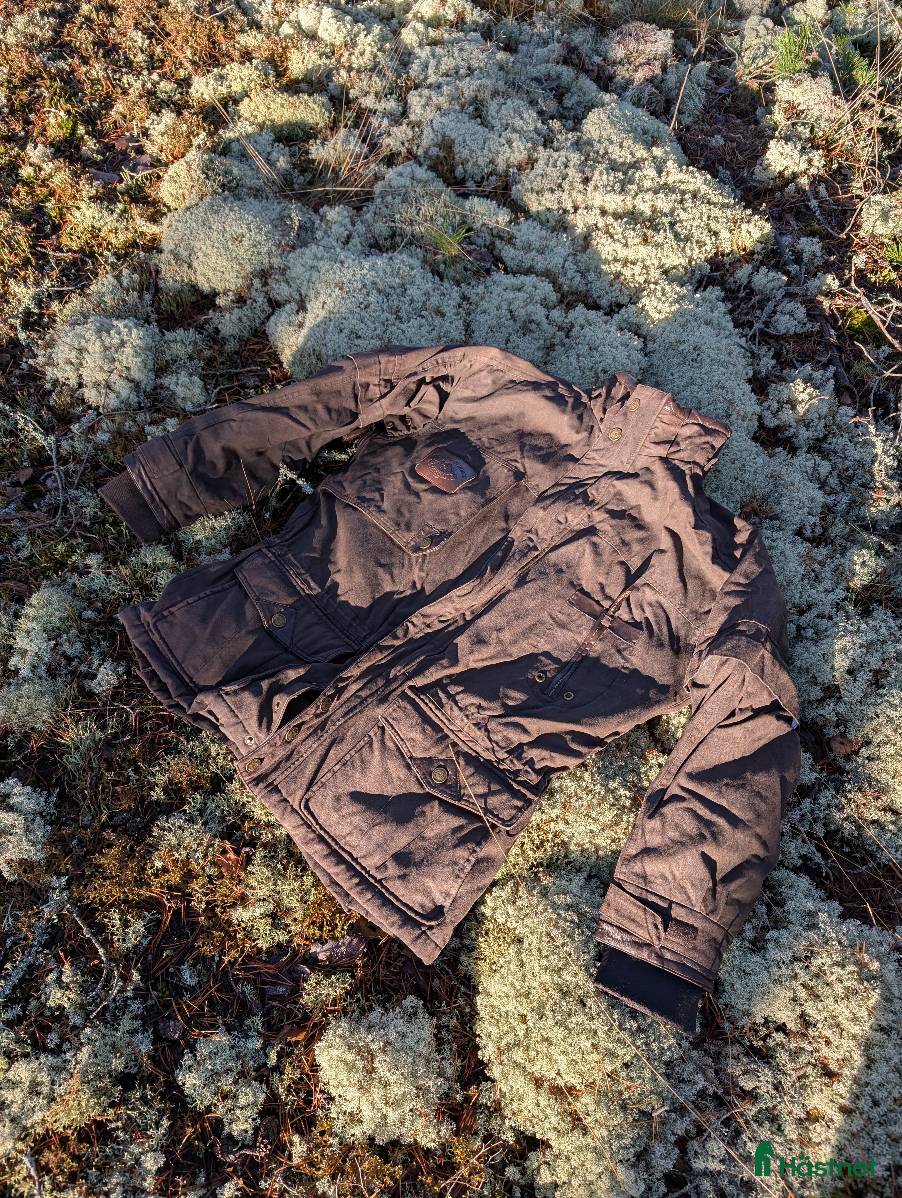 Jackor & Kavajer ryttarutrustning till salu: Mountain horse stalljacka, "Oilskin" med filtfoder i Stenhamra - Annons 3