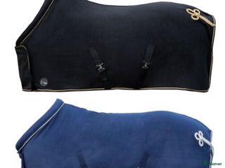 Täcken hästutrustning till salu: NYA fleecetäcken 135cm med krage - Annons 10