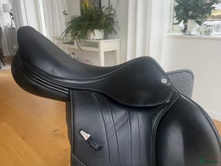 Sadlar hästutrustning till salu: Mycket fin Equipe Ek Go Hoppsadel i Norra Sorunda - Annons 21
