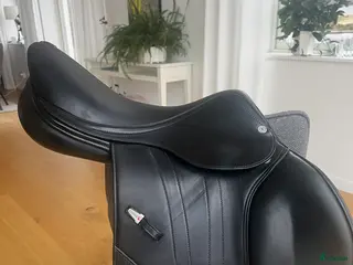 Sadlar hästutrustning till salu: Mycket fin Equipe Ek Go Hoppsadel i Norra Sorunda - Annons 3